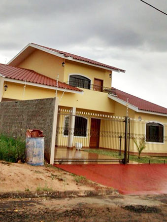 Diversos tipos de telhas casa com telha esmaltada