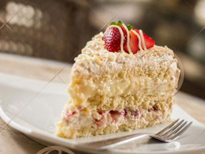 Bolo de Morango com Leite Condensado Bolo morango leite condensado