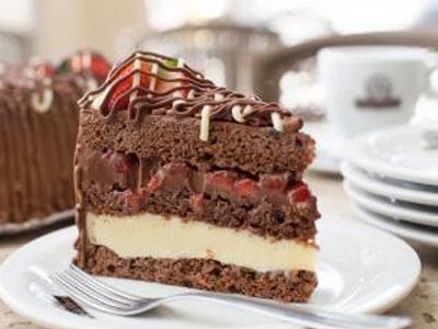 Bolo de Morango Trufado com Leite Condensado Bolo trufado