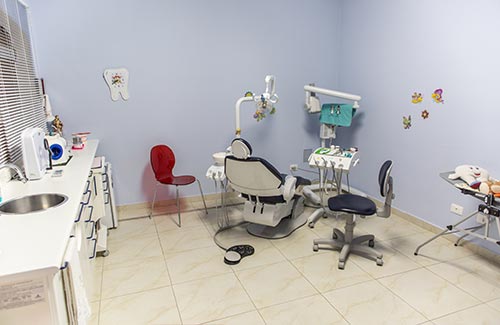 cirurgiã-dentista e odontopediatra dentista