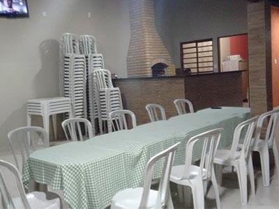 Conjunto de mesas e cadeiras