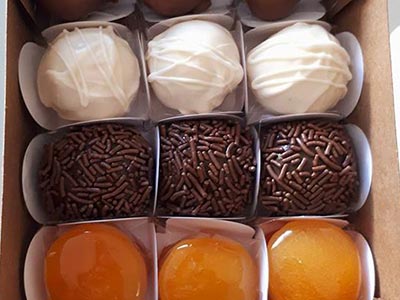 Brigadeiros e docinhos para festas Doces para aniversário