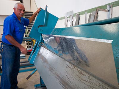 Corte e drobra de chapa Manutenção de calha