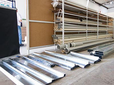 Calhas, rufos e condutores Calhas galvanizadas