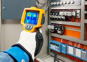 Manutenção em sistemas elétricos Manutenção em quadro de energia