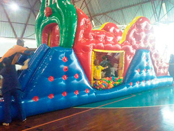 pula pula e piscina de bolinha pula pula e piscina de bolinha