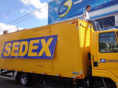 Adesivagem de veículos comercais Adesivação de caminhão
