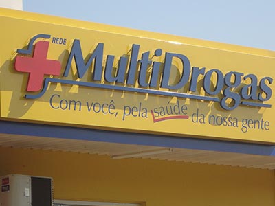 Letra caixa e ACM Letra caixa da farmácia Multi Drogas