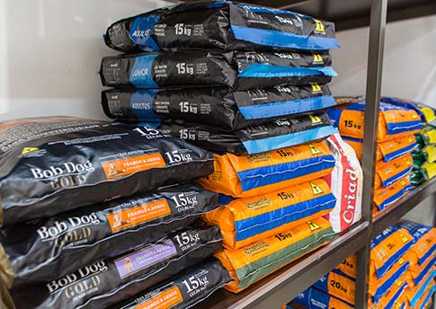 Rações de diversas marcas e sabores Rações para cães