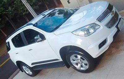 Lavamos carros de todos os portes Lavagem rápida de veículo