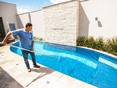Limpeza e Manutenção de Piscina Limpeza e Manutenção de Piscina