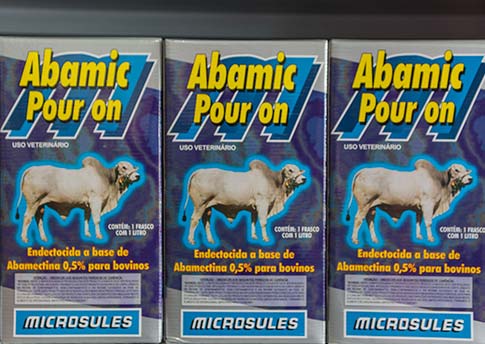 Produtos veterinários para equinos Abamic Pour On