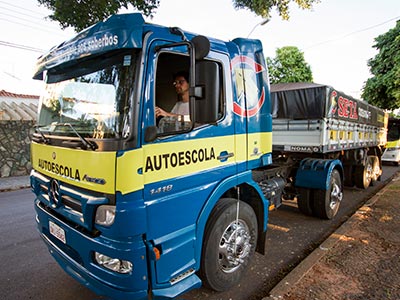 Habilitação na categoria E Habilitação para dirigir caminhão