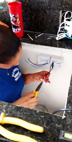 Instalação e Reparo de Tomadas e Interruptores Instalação e Reparo de Tomadas e Interruptores