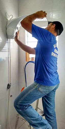Instalações de Chuveiros Elétricos Instalações de Chuveiros Elétricos