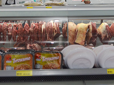 Diversas opções de cortes de carnes Conveniência
