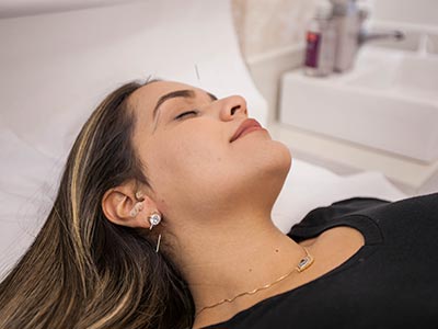 Realização de acupuntura Terapia com acupuntura