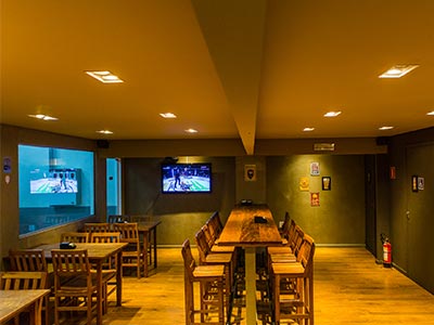 Pub com TV Ambiente interno