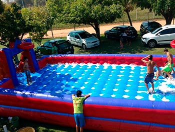 Quadra de futebol de sabão Quadra de futebol de sabão