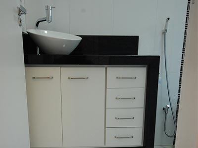 Gabinete com portas e gavetas em MDF Gabinete em MDF