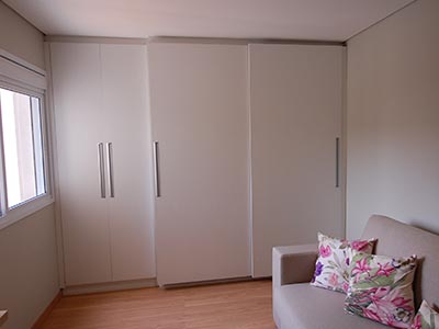 Guarda-roupa embutido Guarda-roupa embutido com portas de correr