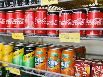 Refrigerantes de diversas marcas e sabores Refrigerantes