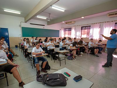 Sala de aula com ar-condicionado Sala de aula climatizada