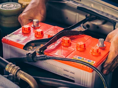 Troca de bateria, revisão e manutenção do sistema elétrico do carro Serviços de auto elétrica