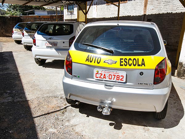Aulas práticas de direção no Chevrolet Celta, o mais popular entre as auto escolas Frota para as aulas práticas de carro