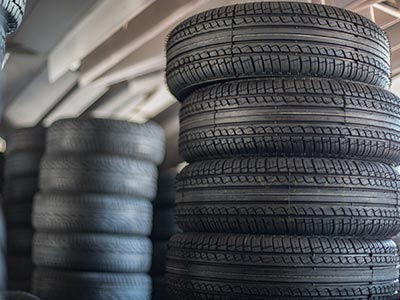 Pneus de diversas marcas e aros Venda de pneus