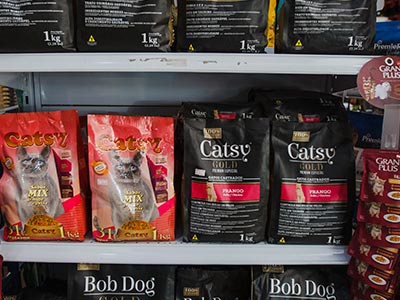 Ração para cães e gatos (sacos pequenos) Ração para cães e gatos