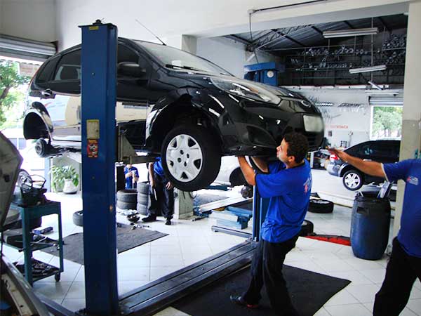 Manutenção do sistema de suspensão do carro Serviços de suspensão