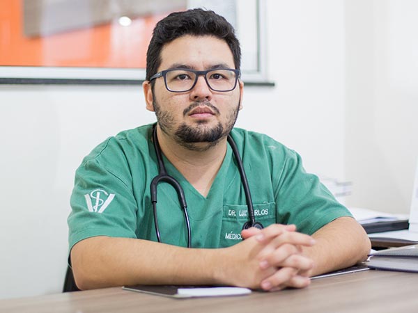 Luiz Carlos Kayahara da Silva - Médico veterinário Luiz Carlos Kayahara da Silva