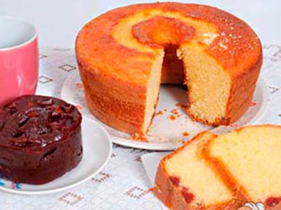 bolo de fubá e fubá com goiabada Bolo de fubá com goiabada