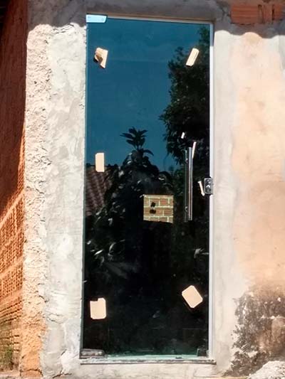 Portas Blindex e espelhos bisotê Porta de vidro jateado