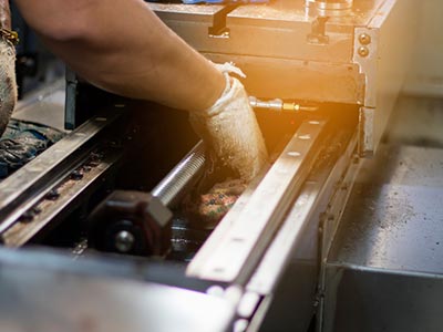 Reforma de máquinas e serviços de montagem industrial Reforma de máquinas e serviços de montagem industrial