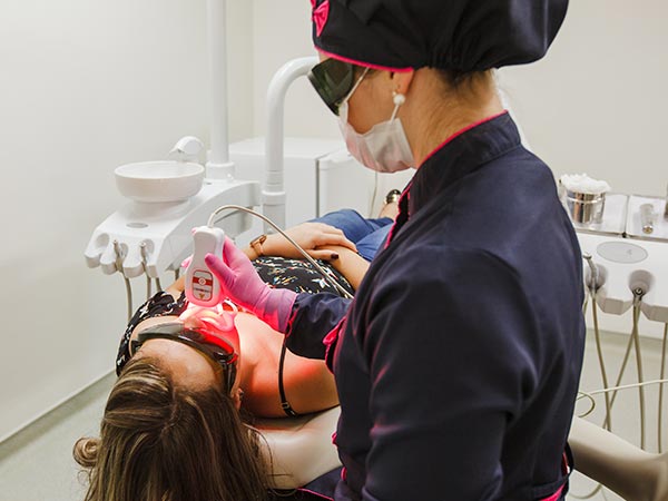 Clareamento dental a laser Clareamento dos dentes