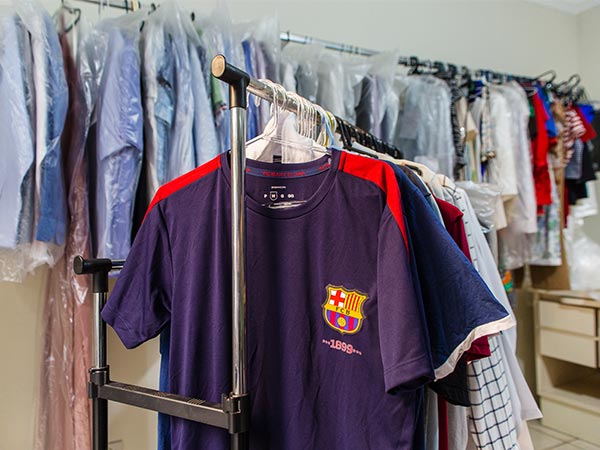 Lavamos roupas convencionais, brancas e coloridas Roupas brancas e coloridas