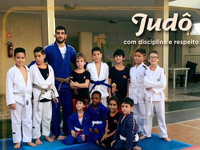 Aulas de judô (entre outras atividades) no período integral Alunos da aula de Judô