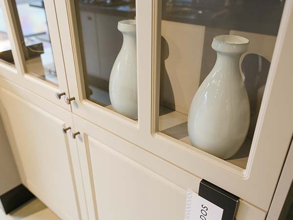 Armários com elegância e praticidade Prateleiras para quartos