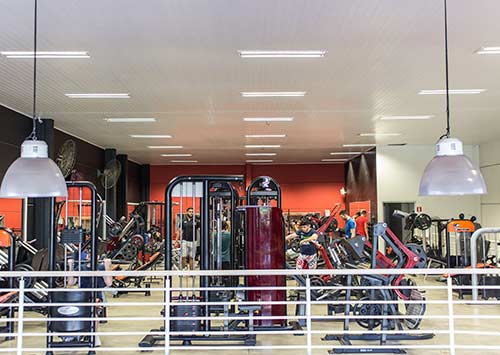 Academia com ar-condicionado Sala com aparelhos