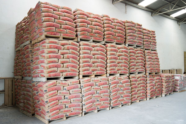 Trabalhamos com cimento e cal das melhores marcas do mercado Sacos de cimento e cal