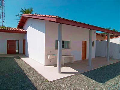 Casas com amplo espaço externo Casa com quintal grande