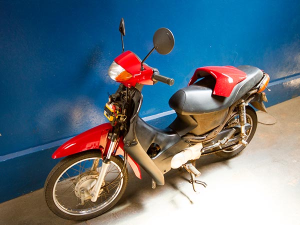 Manutenção e revisão completa em motos de diversas marcas Moto sendo consertada