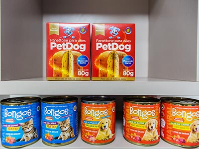 Petiscos deliciosos Latas de petiscos para cães