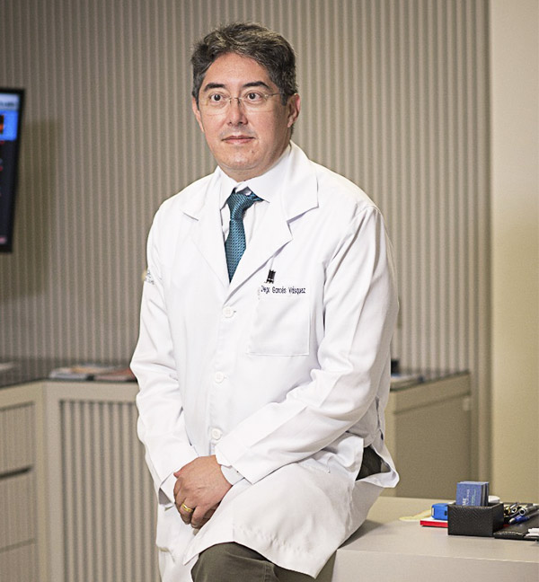 Dr. Cláudio VIeira médico-oftalmologista