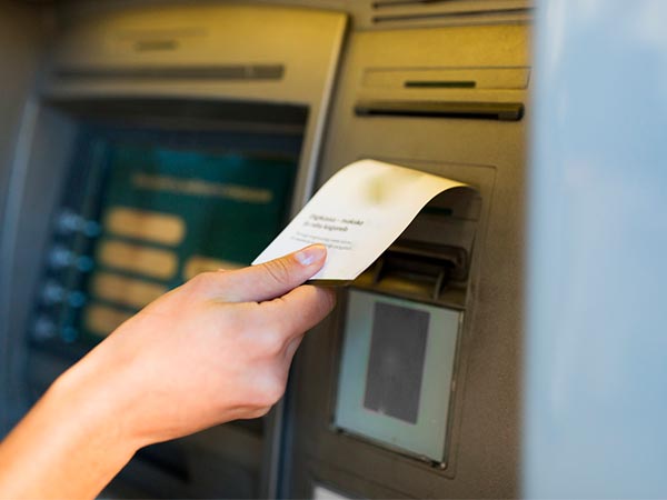 As parcelas são debitadas na sua conta bancária ou você pode pagar pelo carnê Caixa eletrônico