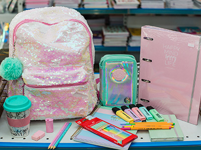 Kit volta às aulas (Mochila, fichários, lancheiras, copo, lápis, canetas e marca texto) Kit volta às aulas (Mochila, fichários, lancheiras, copo, lápis, canetas e marca texto)