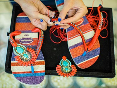 Pedrinas para decorar chinelos Bijuterias para chinelos