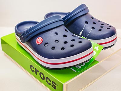 Sandália Crocs azul Sandália infantil masculina